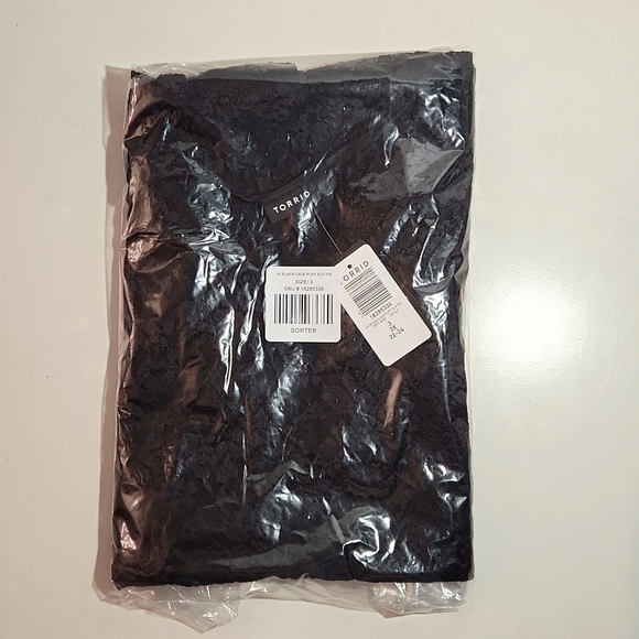 ❤️NWT VINTAGE TORRID TEE - PUFF SLEEVE - SHEER LACE - BLACK - PLUS SIZE - Picture 4 of 13